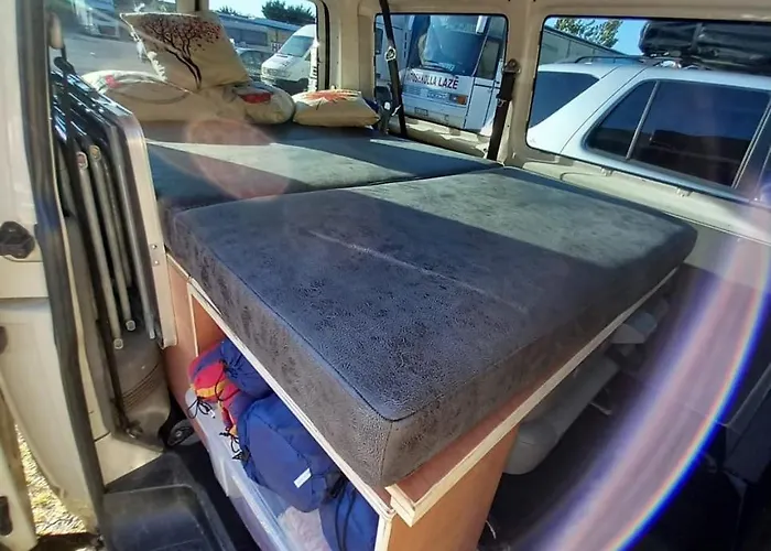 Camper For Rent In Albania * 地拉那