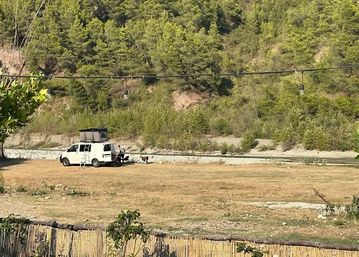 Alojamento de Turismo Selvagem Camper For Rent In Albania Tirana