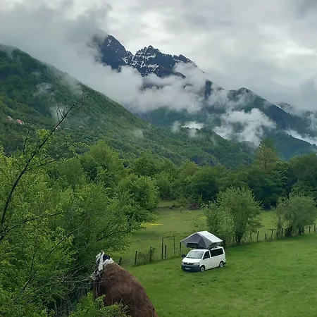 山林小屋 Camper For Rent In Albania